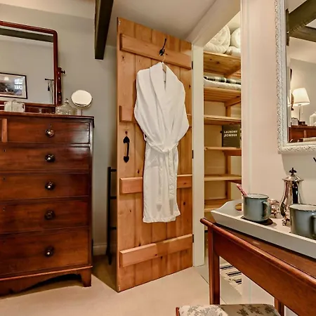 1 Bed In Richmond Oc-g0009